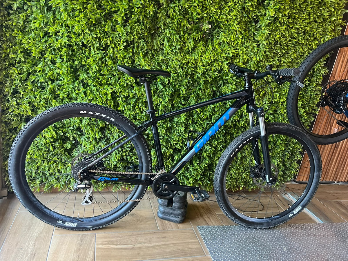 Bicicleta Giant Talon Negro azul Talla M